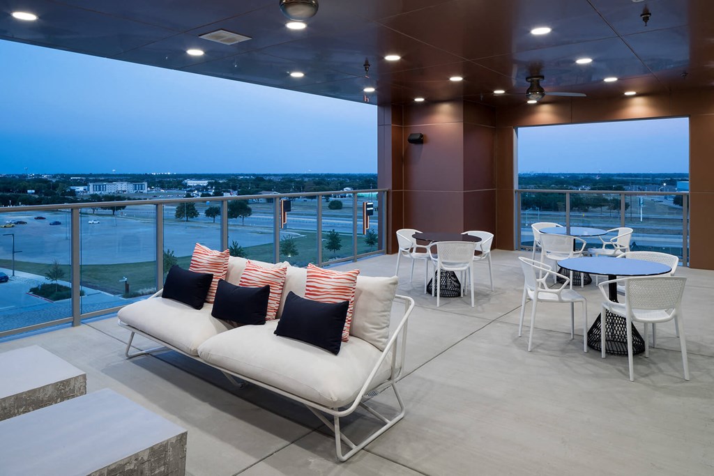 Roof top lounge seating at Jada Legacy Central in Apartments Plano TX