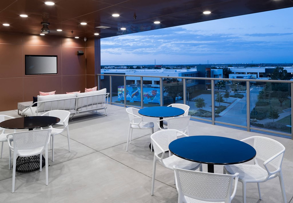 Roof top lounge at dusk at Jada Legacy Central Apartments in Plano TX