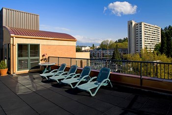 Rooftop Deck at Collins Circle Apartments in Portland OR - Photo Gallery 6