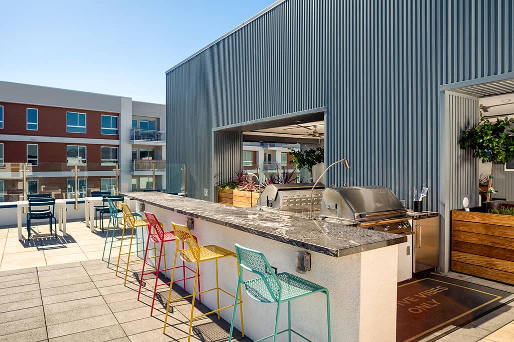 Rooftop Euphoria Grill at Chroma Apartment Homes in Canoga Park CA