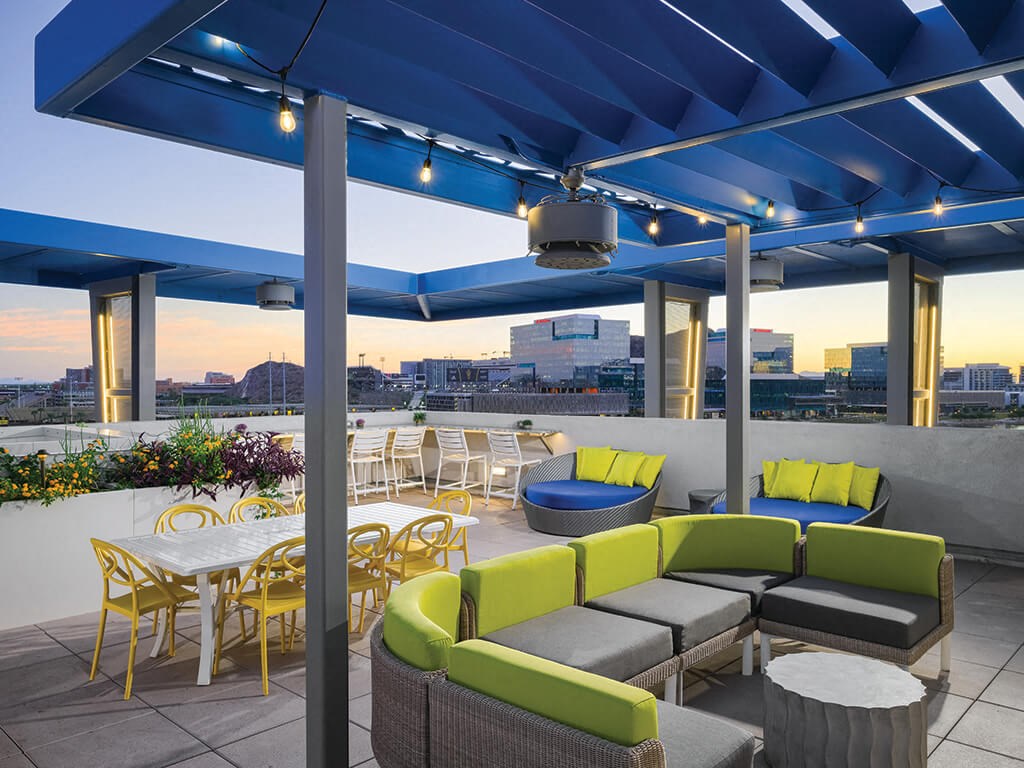 Roof top lounge at Norte Town Lake Apartments in Tempe Arizona