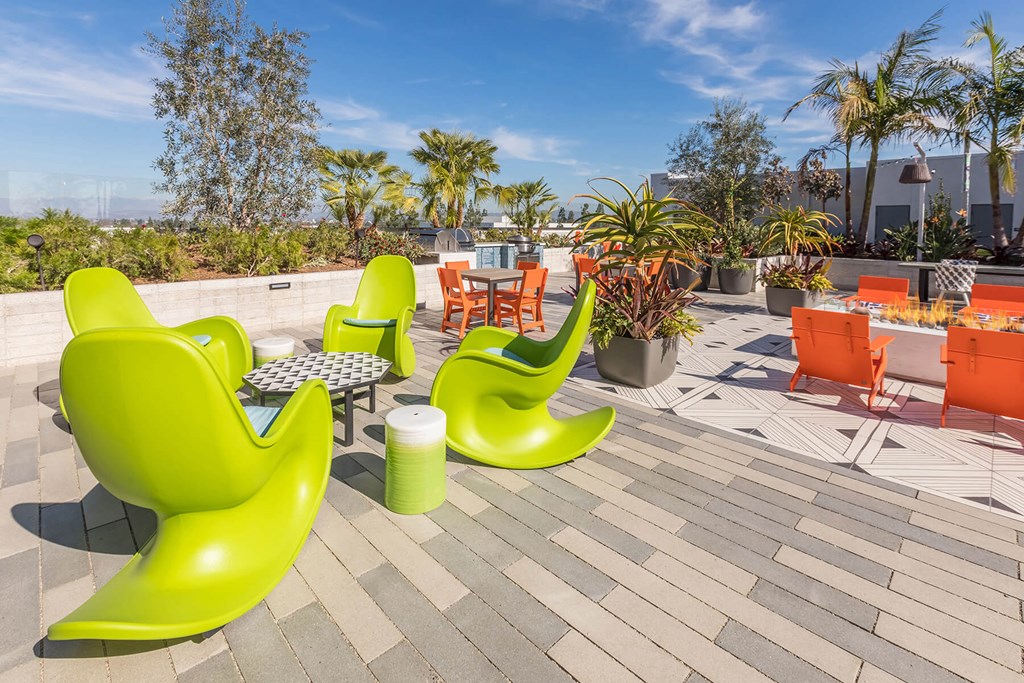Rooftop Vantage Seating Area at Vita Apartment Homes in Orange, CA
