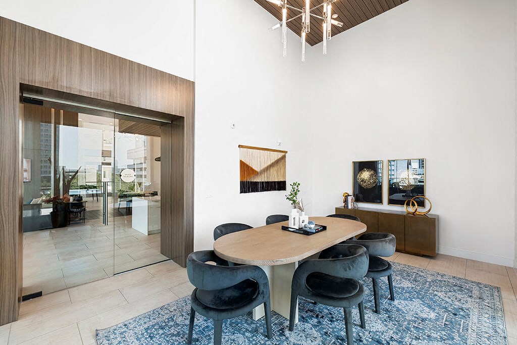 Social Lounge Dining Room at 1810 Main Apartments in Houston TX