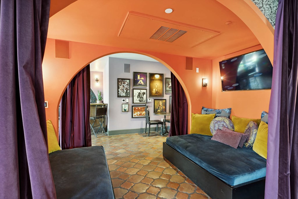 Social Lounge Lions Den Couches