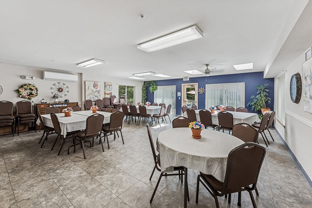 Social lounge at Alderwood Court in Lynnwood WA