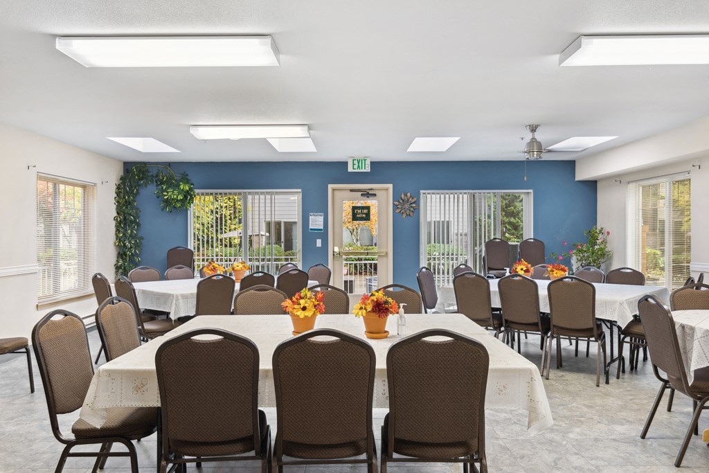 Social lounge at Alderwood Court in Lynnwood WA