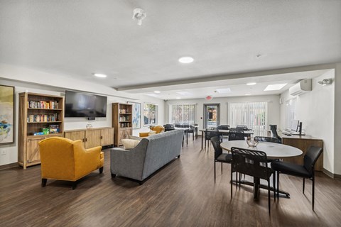 the preserve at ballantyne commons community room and dining area