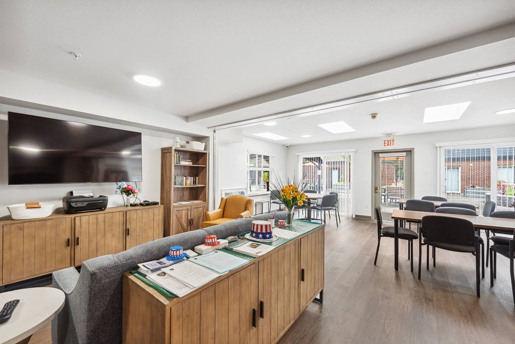 Social lounge at Meridian Court Apartments in Federal Way WA