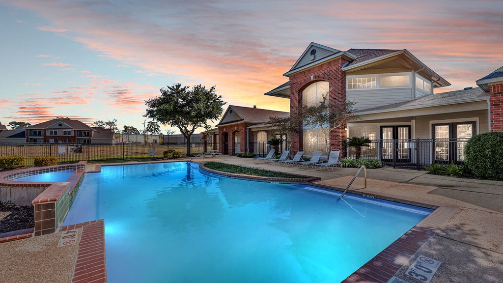 Pool at Hollow Creek in Conroe TX