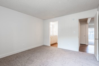 Vacant Bedroom and Bath - Photo Gallery 3
