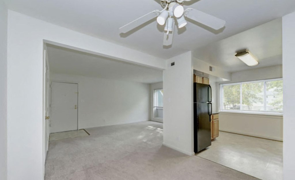 Apartment interior with ceiling fan at Leesburg Apartments in Leesburg VA