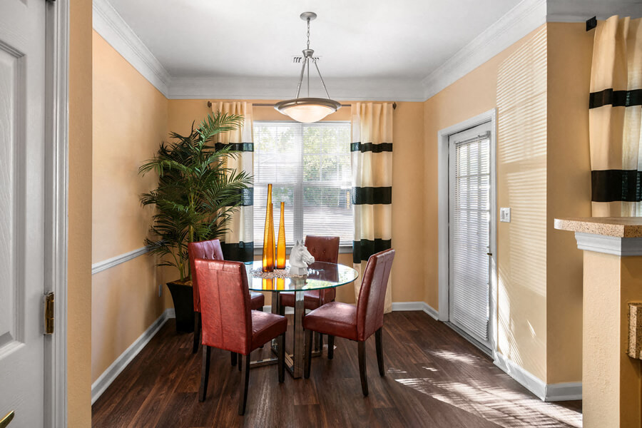 dining room at River Pointe at Den Rock Apartments in Lawrence, MA