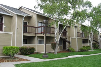 outside walkway at Riverstone Apartments in Antioch, CA - Photo Gallery 4