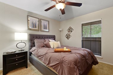 5700 S. Hulen Street 2 Beds Apartment for Rent Photo Gallery 1