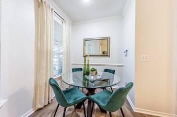 Dining Dining - Photo Gallery 6