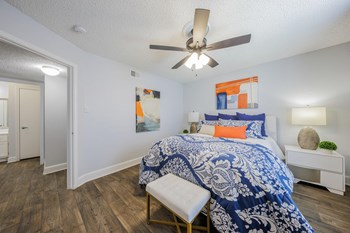 Large Bedroom - Photo Gallery 17