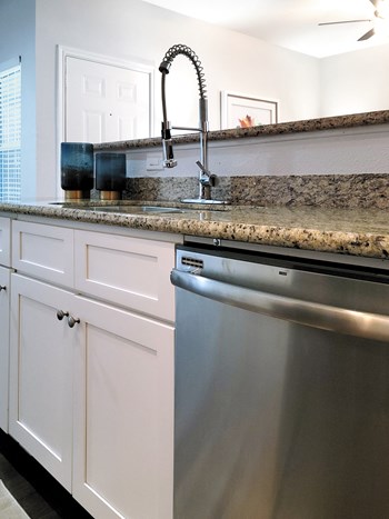 Lakebridge Apartments Lakebridge Apartments - Photo Gallery 3