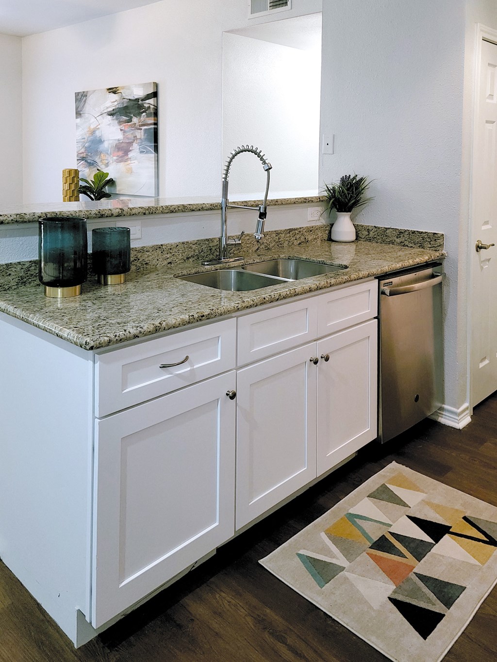 Lakebridge Apartments Kitchen