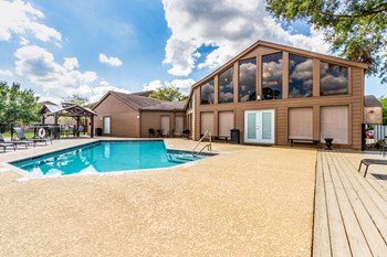 Lakebridge Pool