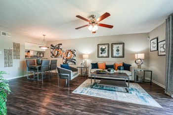 living area living area - Photo Gallery 4