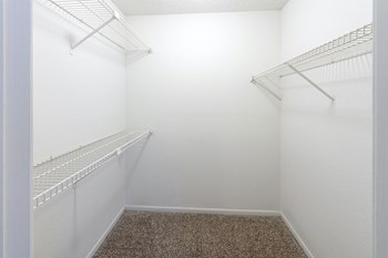 Large Closets Large Closets - Photo Gallery 4