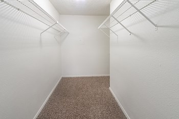 Walk-In Closets Walk-In Closets - Photo Gallery 4