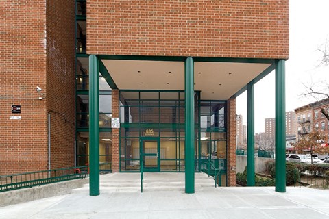 635 Morris Ave 1-3 Beds Apartment for Rent