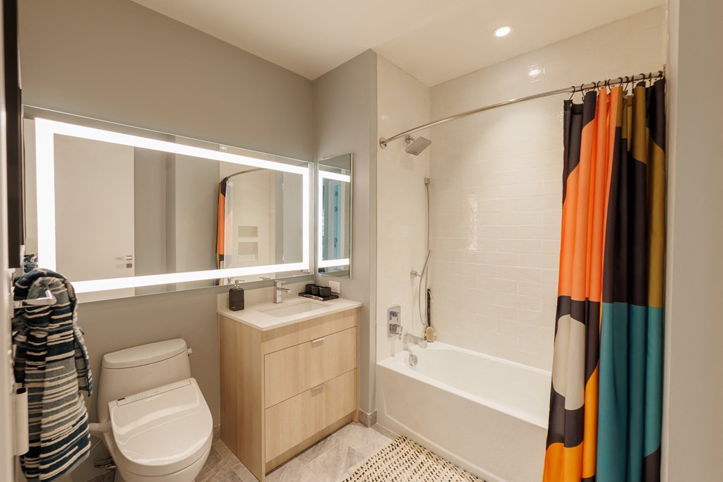 88 Regent 1-bed bath