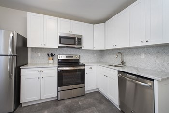 Fully Equipped Kitchen Fully Equipped Kitchen at Everly Roseland, Roseland - Photo Gallery 6