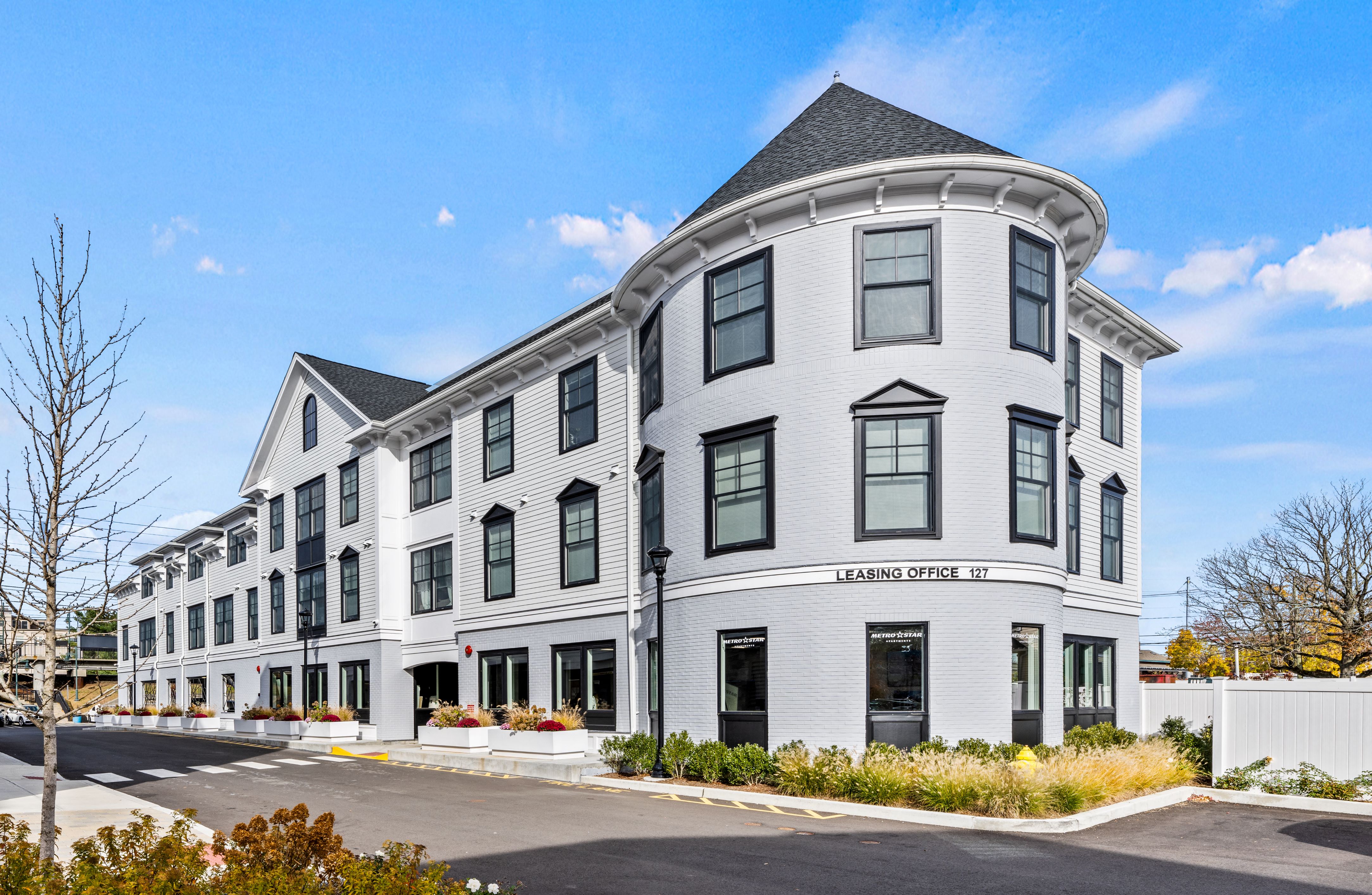 Metro Star - Metro On Broad