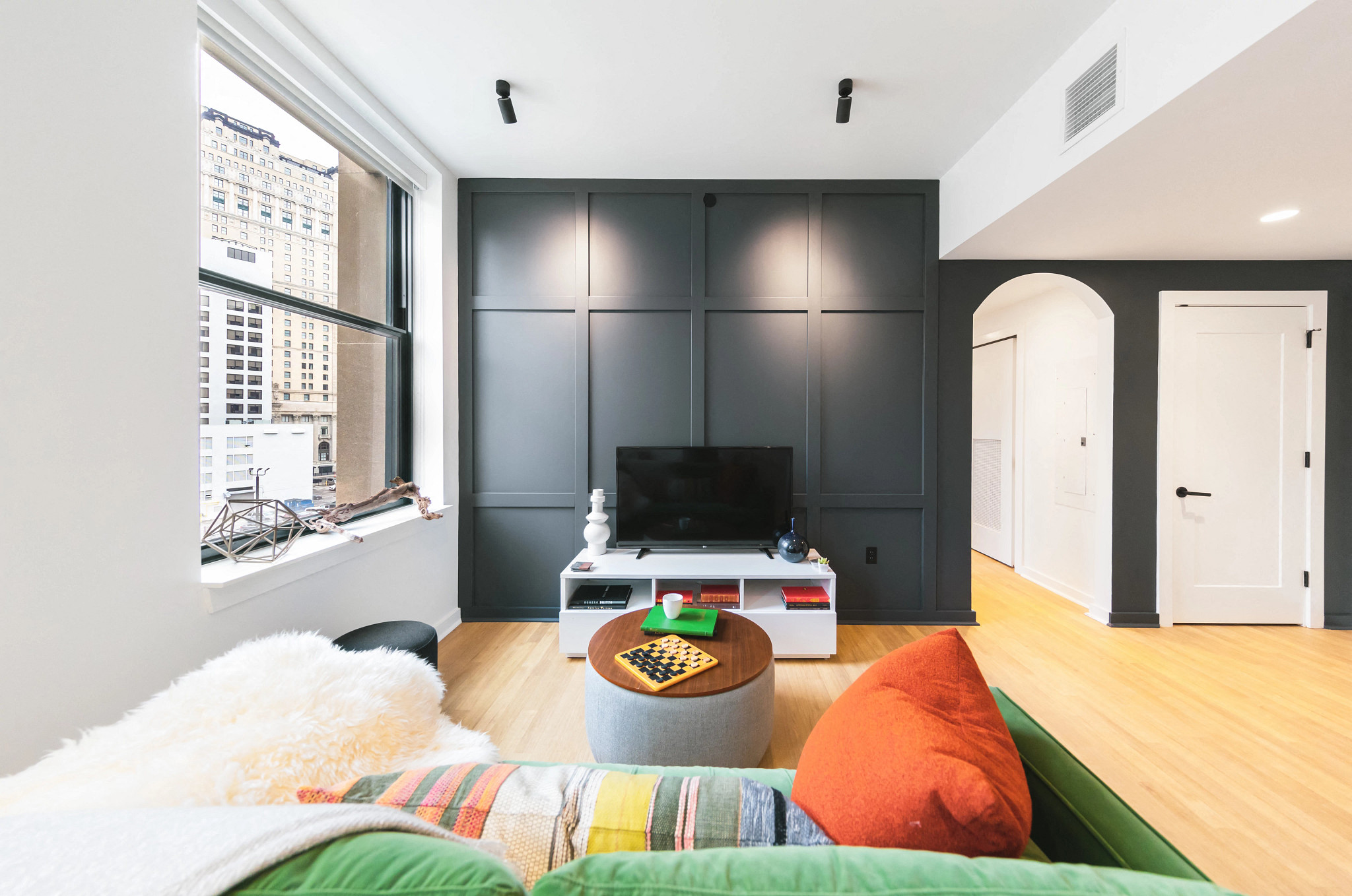 Tv in living room at The Press/321, Michigan, 48226