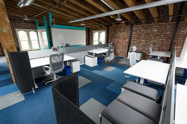 Floating Desk Space