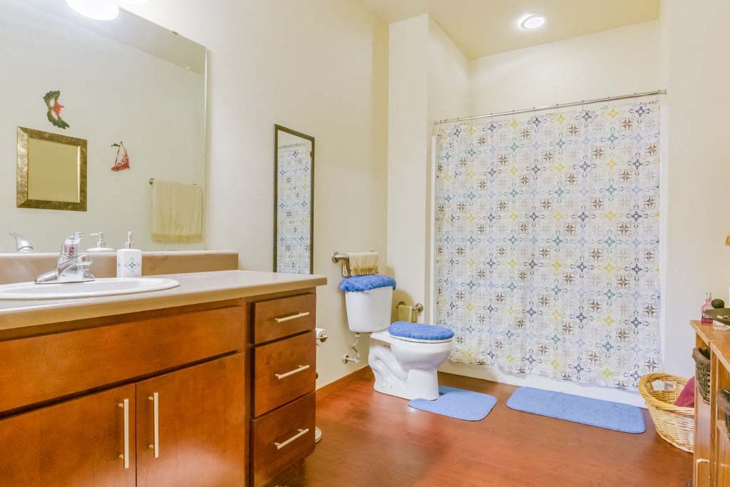 Spacious Bathroom