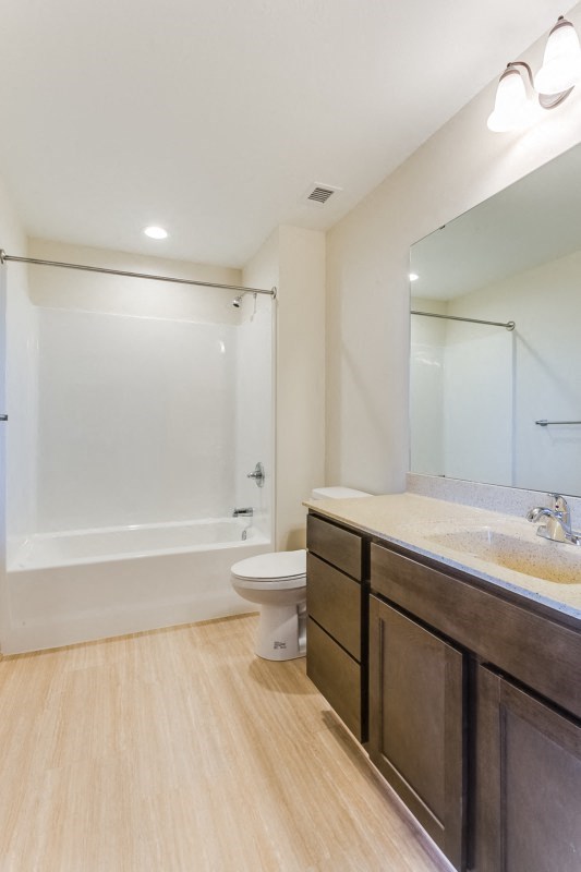 Full 4 piece bathroom