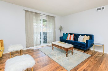 Riverview North Living Room - Photo Gallery 3