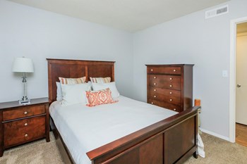 Riverview North Bedroom - Photo Gallery 5