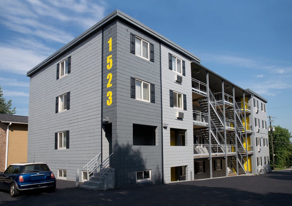 Highland Five - Building