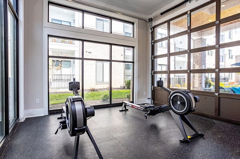 the gym at the monarch luxury apartments