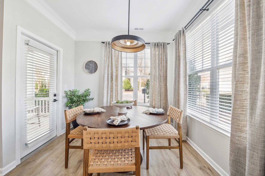 The Reserve At Meadowmont Apartments And Townhomes