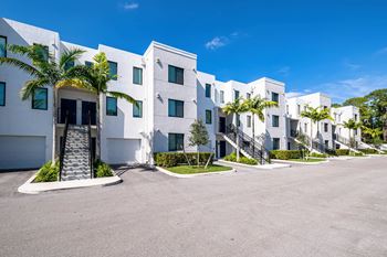 Exterior Landscape at Altis Blue Lake, Florida