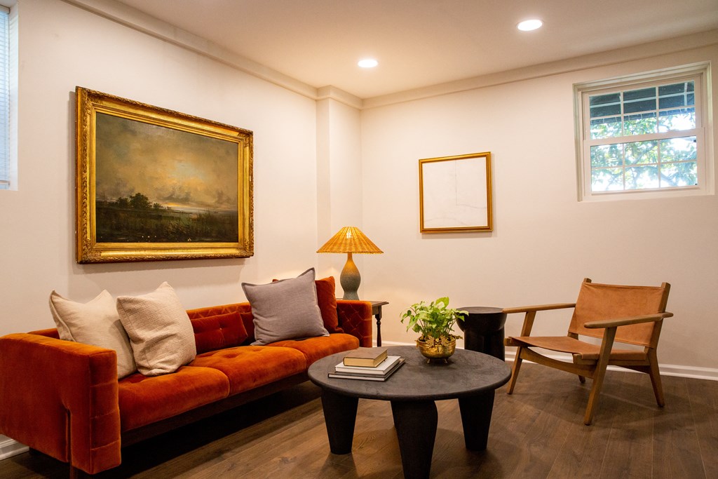 12 South Magnolia Lounge