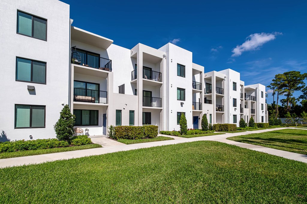 Exterior View at Altis Blue Lake, Lake Worth, FL