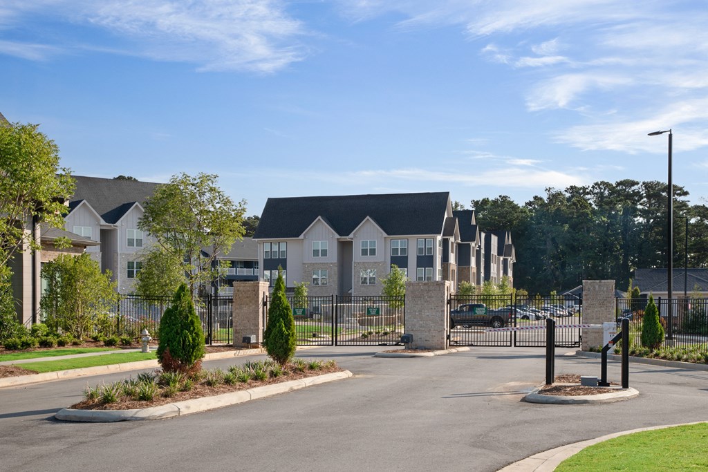 an empty parking lot with an apartment complex in the background