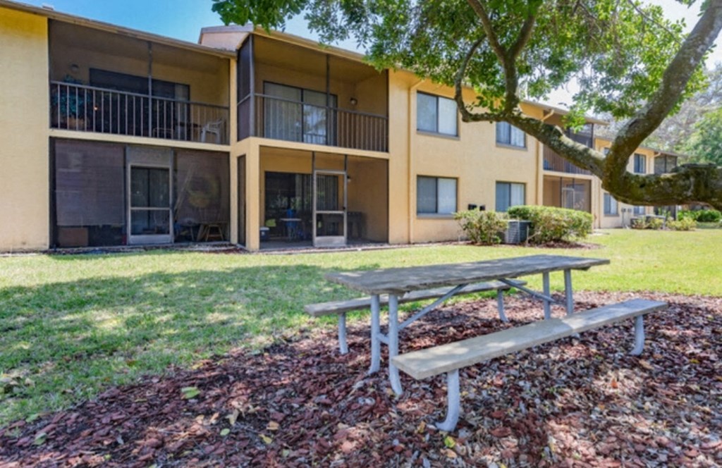 Picnic Table at Bay Club, Bradenton