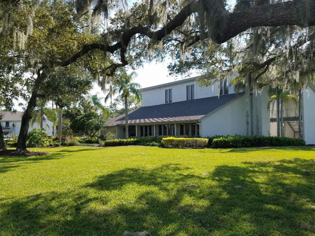 L'Estancia Apartment Homes