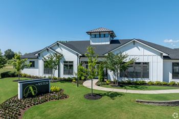 vintage-at-emory-road-pool