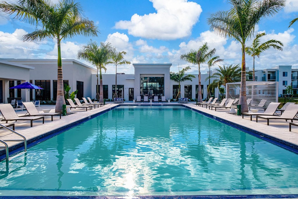 the swimming pool at the resort at longboat key club