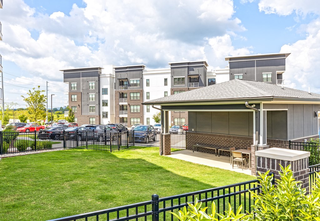 the preserve at ballantyne commons apartments patio and yard with grass