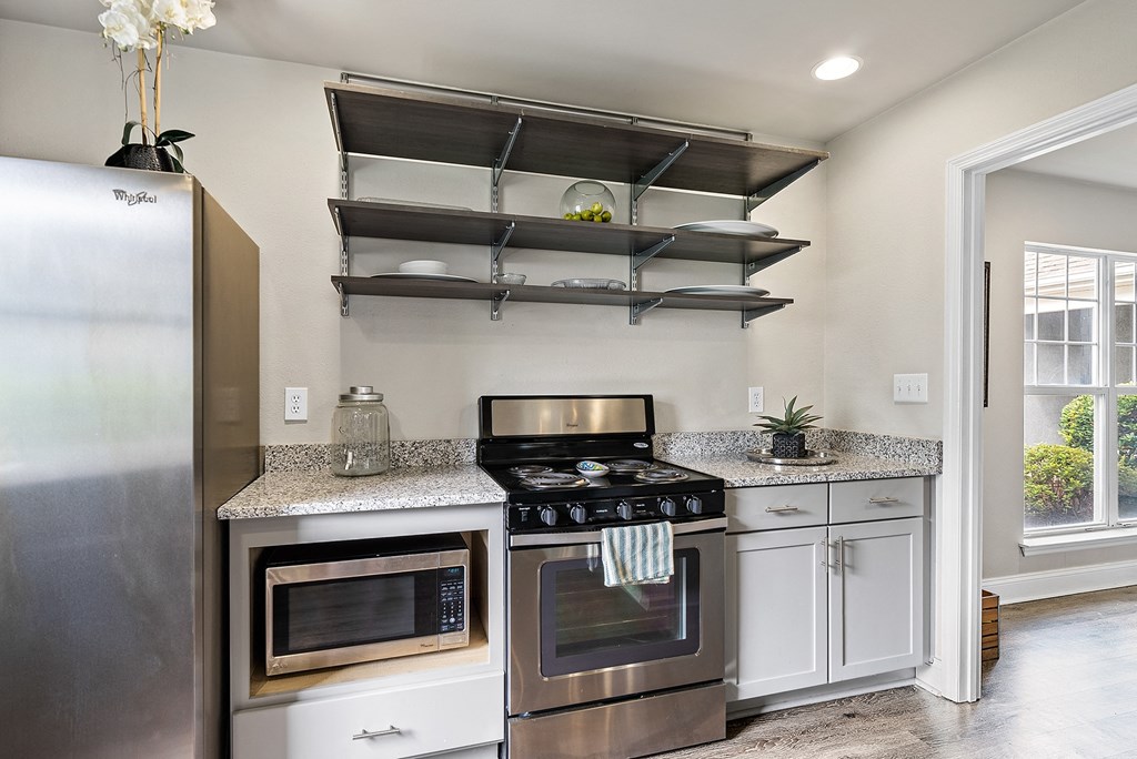 29 Edgewater Apartments Clubhouse Kitchen