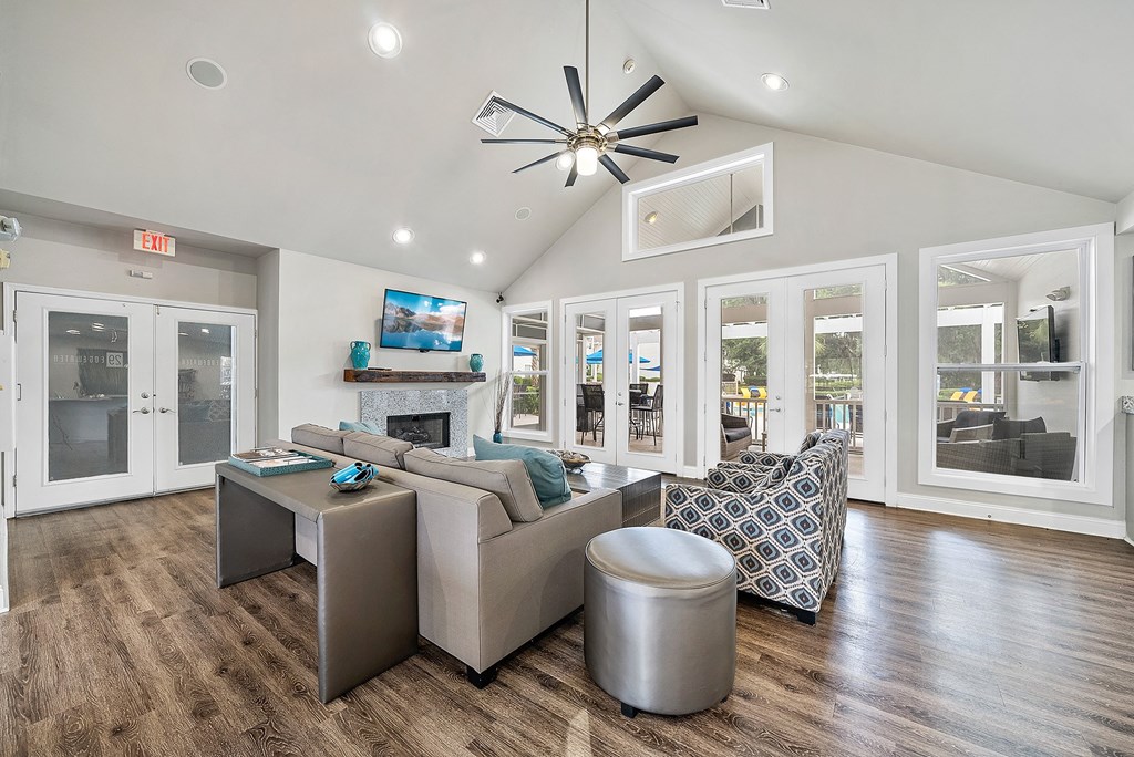 29 Edgewater Apartments Clubhouse